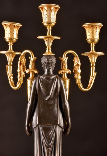 Paire d’importants candélabres Empire aux cariatides en bronze patiné et doré - Mora Antiques