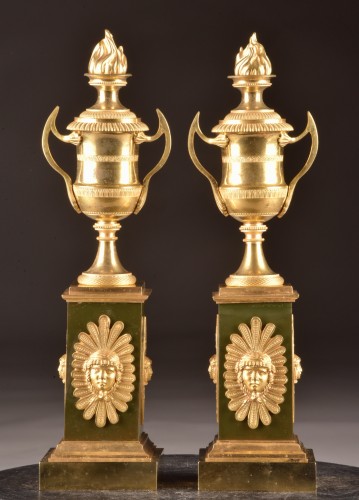 Empire Pair of Gilded Bronze Candlesticks With Interchangeable Flames - Lighting Style Empire
