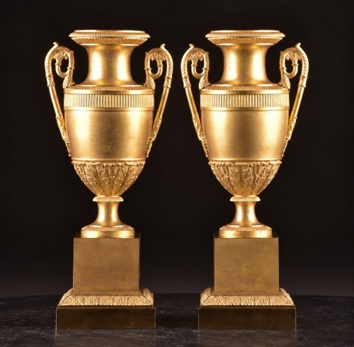 Pair Of Gilded Bronze Amphora Vases From The Empire Period, Circa 1810–1820 - Decorative Objects Style Empire