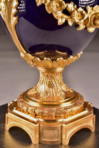 Antiquités - Napoleon III Cobalt Blue Porcelain Vase with Gilt-Bronze Mounts – 19th 