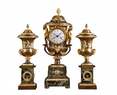 Grande horloge de cheminée en bronze doré et marbre par Thomire, circa 1800