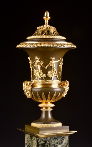 Grande horloge de cheminée en bronze doré et marbre par Thomire, circa 1800 - Empire