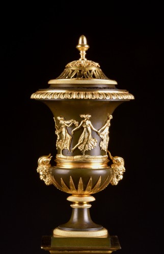 Empire - Grande horloge de cheminée en bronze doré et marbre par Thomire, circa 1800