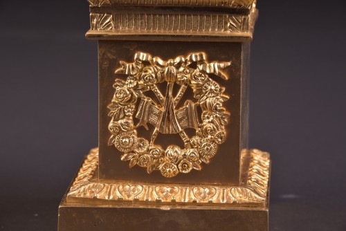 Antiquités - Paire de candélabres en bronze doré vers 1850