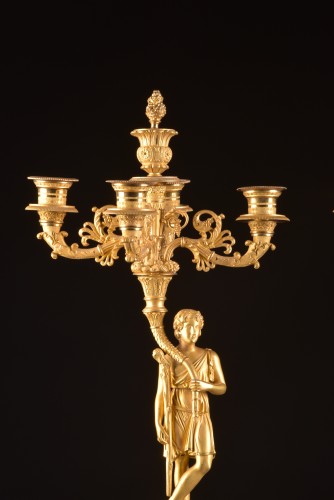Paire de candélabres en bronze doré, début XIXe siècle - Mora Antiques