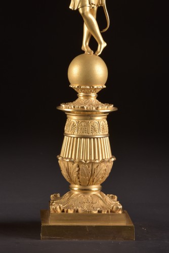 Antiquités - Paire de candélabres en bronze doré, début XIXe siècle