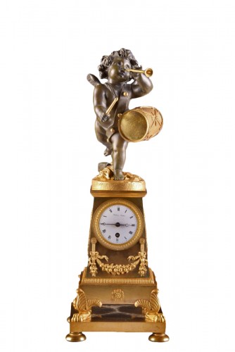 Putto au tambour et flûte, horloge Empire