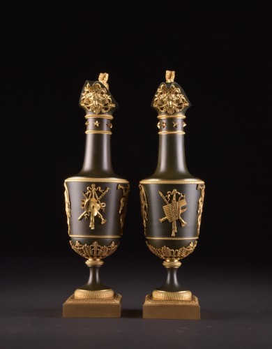 Pair of gilt &amp; patinated bronze ewers, attributed to Claude Galle, ca. 1805 - Decorative Objects Style Empire