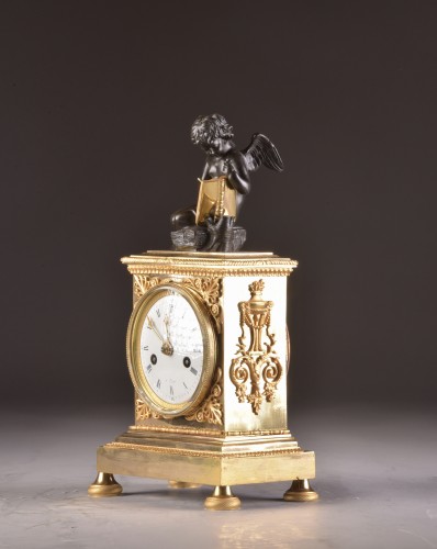 A French Empire mantel clock with putti  - 