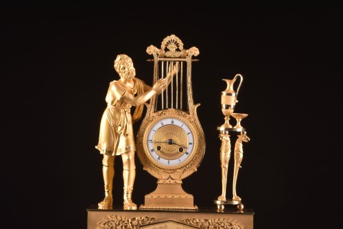 Pendule Empire, Apollon joue Lier - Mora Antiques