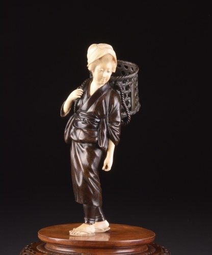 Asian Works of Art  - Okimono &quot;Lady with basket&quot;, Japan Meiji period