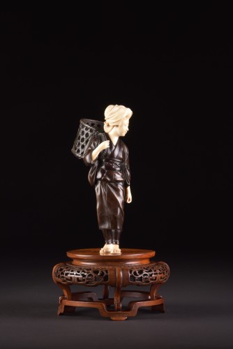 Antiquités - Okimono &quot;Lady with basket&quot;, Japan Meiji period