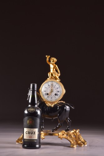 19th century - A mantel clock with a large horned bull circa 1850