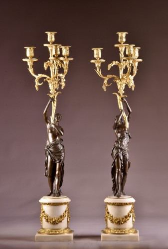 Paire de candélabres figuratifs Louis XVI - Luminaires Style Louis XVI