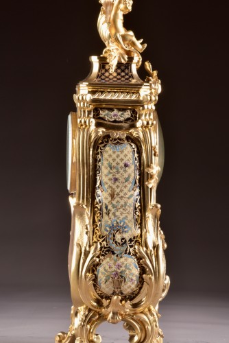 Antiquités - Horloge en bronze doré et émail cloisonné