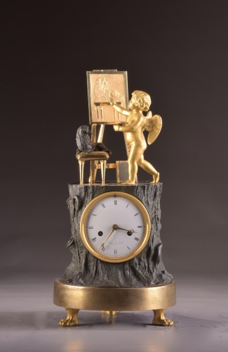 Empire - « Cupidon artiste » pendule Empire en bronze doré