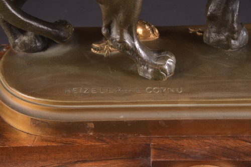 Antiquités - Cupidon sur lion - Grande horloge de table