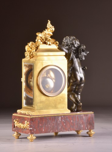 Napoléon III - A Napoleon III ormolu and patinated bronze mantel clock with putto 
