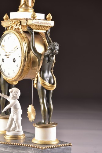 A louis xvi patinated bronze figural mantel clock - Louis XVI