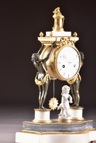 Antiquités - A louis xvi patinated bronze figural mantel clock