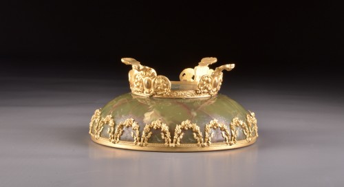 19th century - A Napoleon III Onyx jardiniere with ormolu mounted ornamenten.