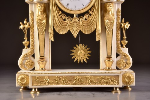 Horology  - Louis XVI Carrara marble pendule met Sphinx and Caryatids, ca.1875