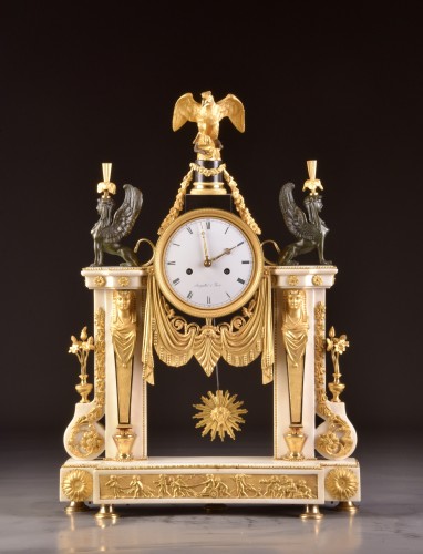 Louis XVI - Pendule Louis XVI en marbre de Carrare avec Sphinx et Cariatides, cal 1875