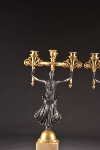 Antiquités - Paire de candélabres figuratifs à en bronze Empire