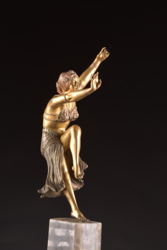 Imposante sculpture Art Déco d'une danseuse sur socle en agate - Sculpture Style Art Déco