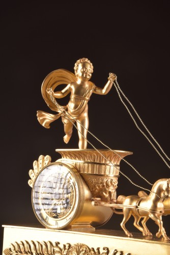 Horlogerie Pendule - Un beau 'char' en bronze doré Empire français