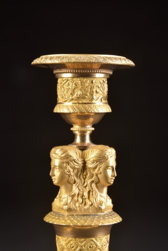 XIXe siècle - Paire de bougeoirs Empire en bronze doré