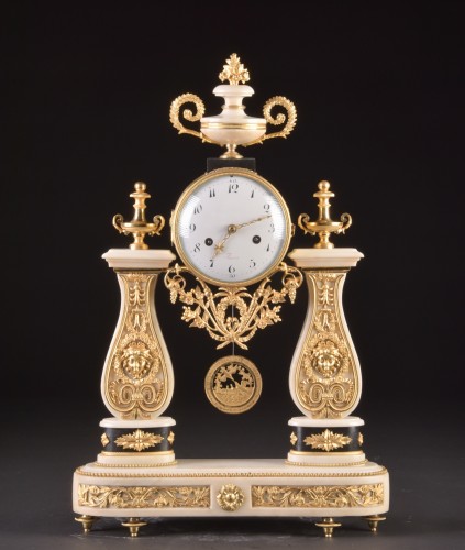 Horloges à colonne Louis XVI en marbre - Horlogerie Style Louis XVI