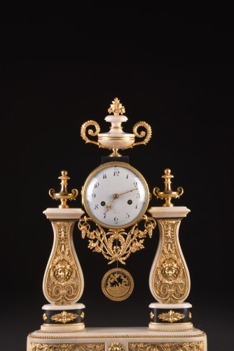 Horlogerie Pendule - Horloges à colonne Louis XVI en marbre