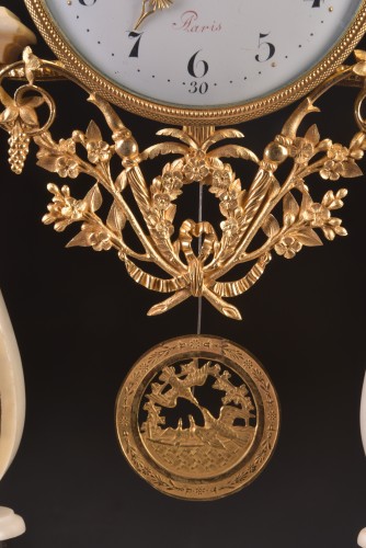 Horloges à colonne Louis XVI en marbre - Louis XVI