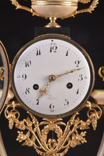 Louis XVI - Horloges à colonne Louis XVI en marbre