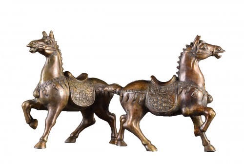 Paire de chevaux chinois en bronze de la dynastie Tang