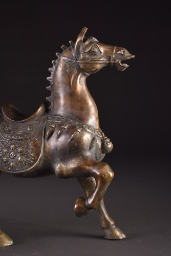 XIXe siècle - Paire de chevaux chinois en bronze de la dynastie Tang