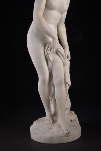 Antiquités - Baigneuse en marbre d'après Étienne-Maurice Falconet (1719-1791)