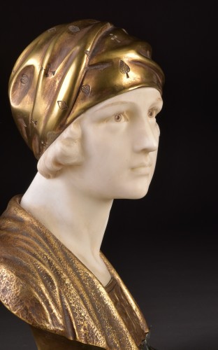 Sculpture  - A beautiful bust of a pretty girl, by A. Trefoloni, ca. 1900, Italy