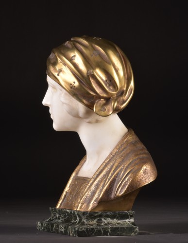 Antiquités - A beautiful bust of a pretty girl, by A. Trefoloni, ca. 1900, Italy