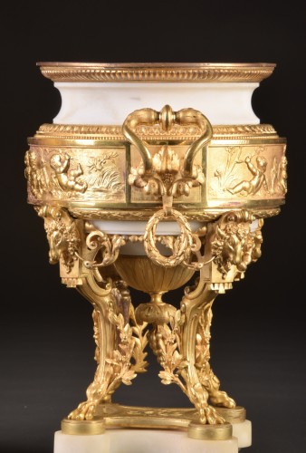 Antiquités - Paire de grands vases en bronze doré et marbre