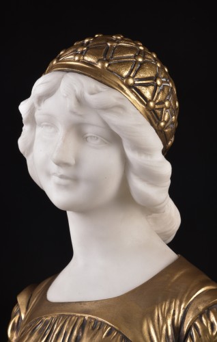 20th century - Beautiful bust of a young girl with a hat by A. Calendi, ca. 1900