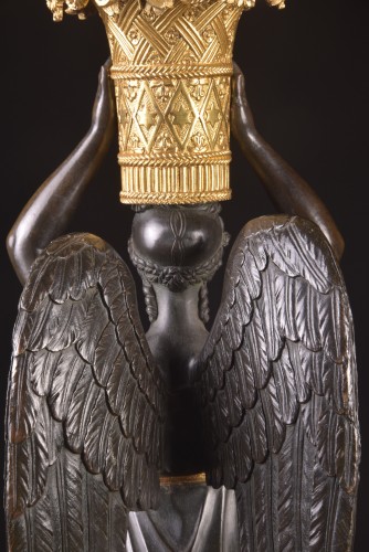 XIXe siècle - Grande paire de candélabres figuratifs Empire en bronze patiné et doré