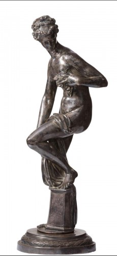 Bathing Venus (Venus Cesarini) - Sculpture Style 