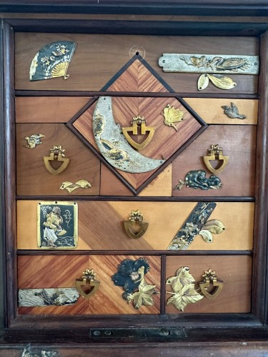 Cabinet Kodansu – Marqueterie de Hakone & Bronzes de Matsuyama, Meiji (1868–1912) - 