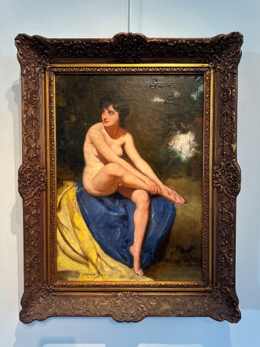 Antiquités - Large Seated Nude on Blue and Yellow Drapery - Mária Szánthó (1897-1998)