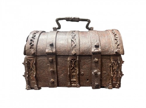 A French gothic iron casket