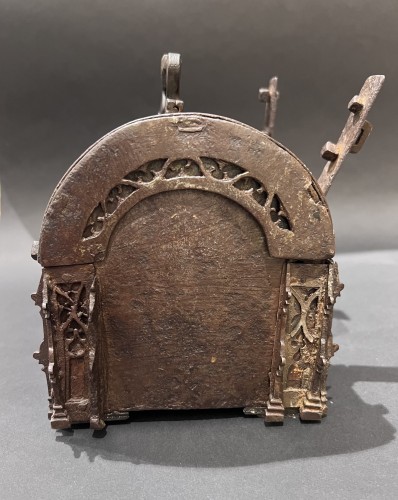A French gothic iron casket - Middle age
