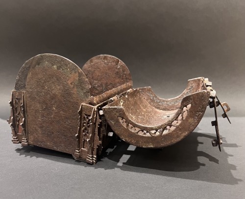 Antiquités - Coffret en fer forgé et repercé, France époque gothique