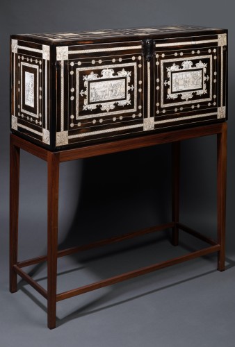 A circa 1600 Napolitan ebony and ivory inlaid cabinet - Renaissance